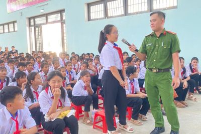 Thực hiện theo chỉ đạo của Lãnh đạo UBND xã Ba Vì về việc tổ chức các hoạt động hưởng ứng “Ngày toàn dân phòng cháy, chữa cháy và cứu nạn, cứu hộ – 4/10” năm 2025. Trường THCS Ba Vì phối hợp với Công an xã Ba Vì tổ chức tuyên truyền về ATGT, PCCC đến tất cả CBGVNV, HS toàn trường.