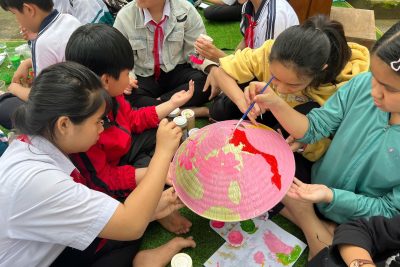 Trường THCS Ba Vì tổ chức ngày hội sắc màu với chủ đề “Trang trí chiếc nón”