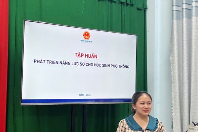 Trường THCS Ba Vì tổ chức tập huấn phát triển năng lực số cho học sinh phổ thông. Quý thầy cô giáo tham gia tập huấn đầy đủ, tham gia chia sẻ rất sôi nổi.